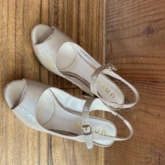 Tan coloured ladies Unisa high heeled shoes in beautiful shape. - Picture 2 of 7